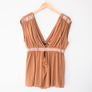 XOXO Collection | Vintage 00’s Y2K Light Brown Sleeveless Top | Size M